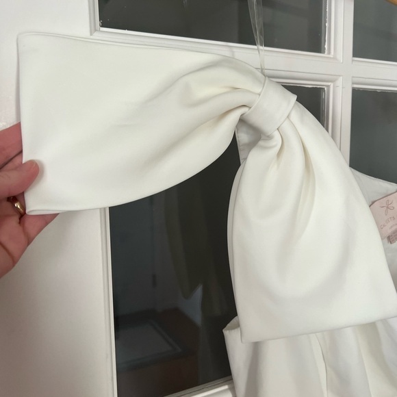 Gal Meets Glam Yvonne Bow One Shoulder Dress White - Picture 4 of 6